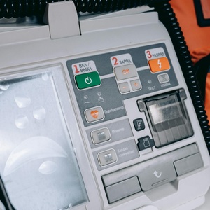 Defibrillator